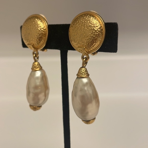 VINTAGE Fendi Bijoux Tear Drop Glass Pearl Earrings - Picture 7 of 8